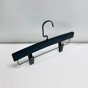 NA P700M              BLACK 40,1.4 - CINTRES EN BOIS CINTRES PANTALONS-JUPES  $i