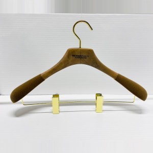 NA/T2 4565M         45CM 45,6.5 - CINTRES EN BOIS CINTRES VESTES  $i