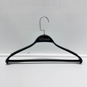 B 105B                     44CM 44.4,5 - APPENDIABITI IN LEGNO GRUCCE DA GIACCA  $i