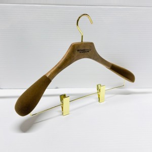 APPENDIABITI IN LEGNO GRUCCE DA GIACCA NA/T2 4565M         45CM 45,6.5